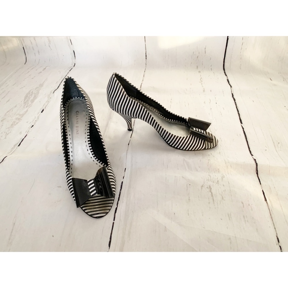 Gianni Bini Black White Striped Open Toe Heels Size 8
